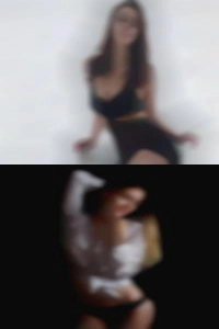 Horny NY woman masturbates in bed